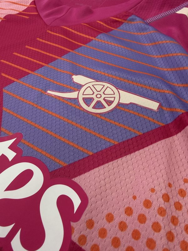 Arsenal 2024/2025 Pink Goalkeeper Shirt - (Size XL) Arsenal 2024/2025 Pink Goalkeeper Shirt - (Size XL)